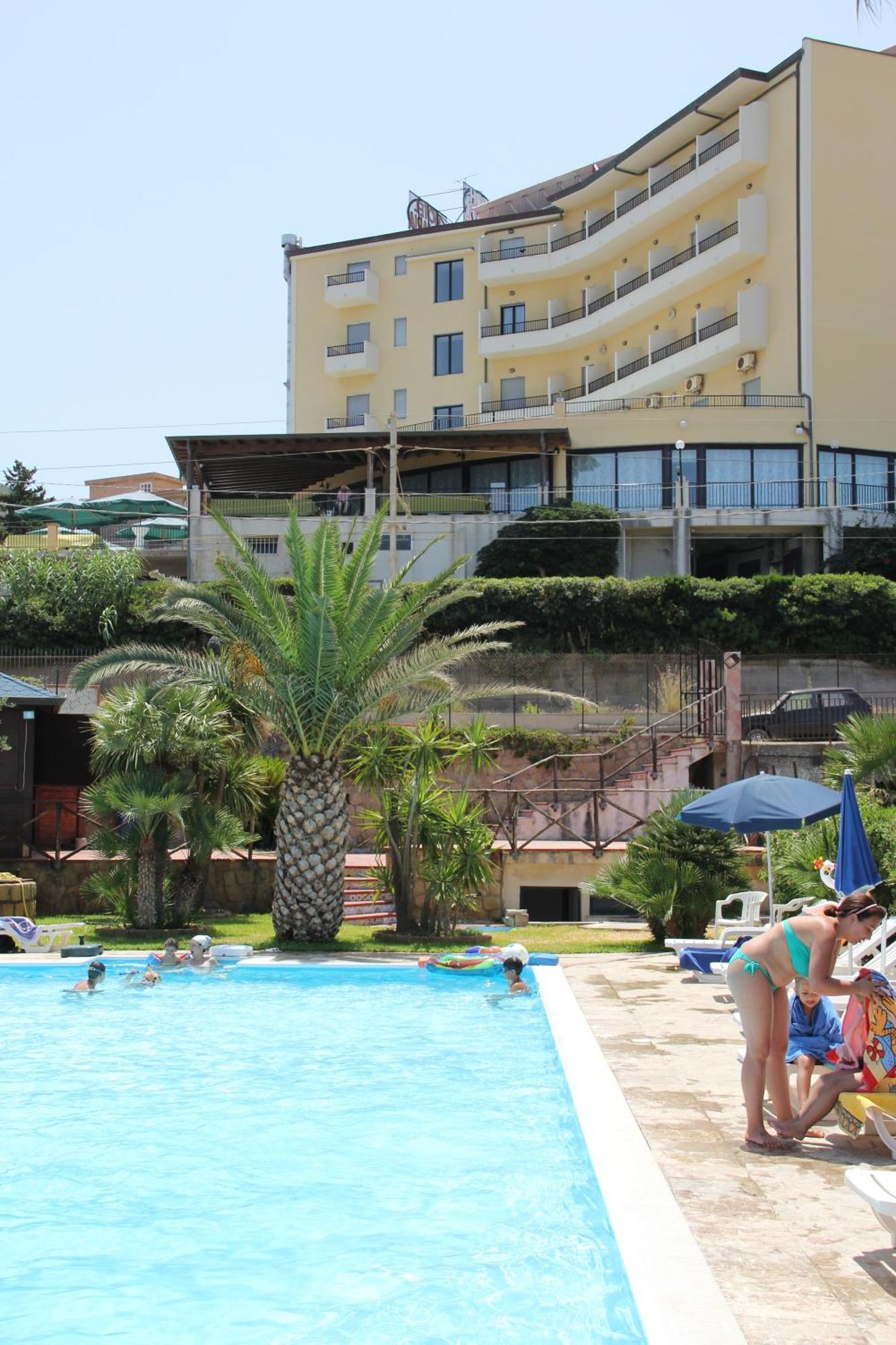 Hotel Za Maria Santo Stefano di Camastra Exteriör bild
