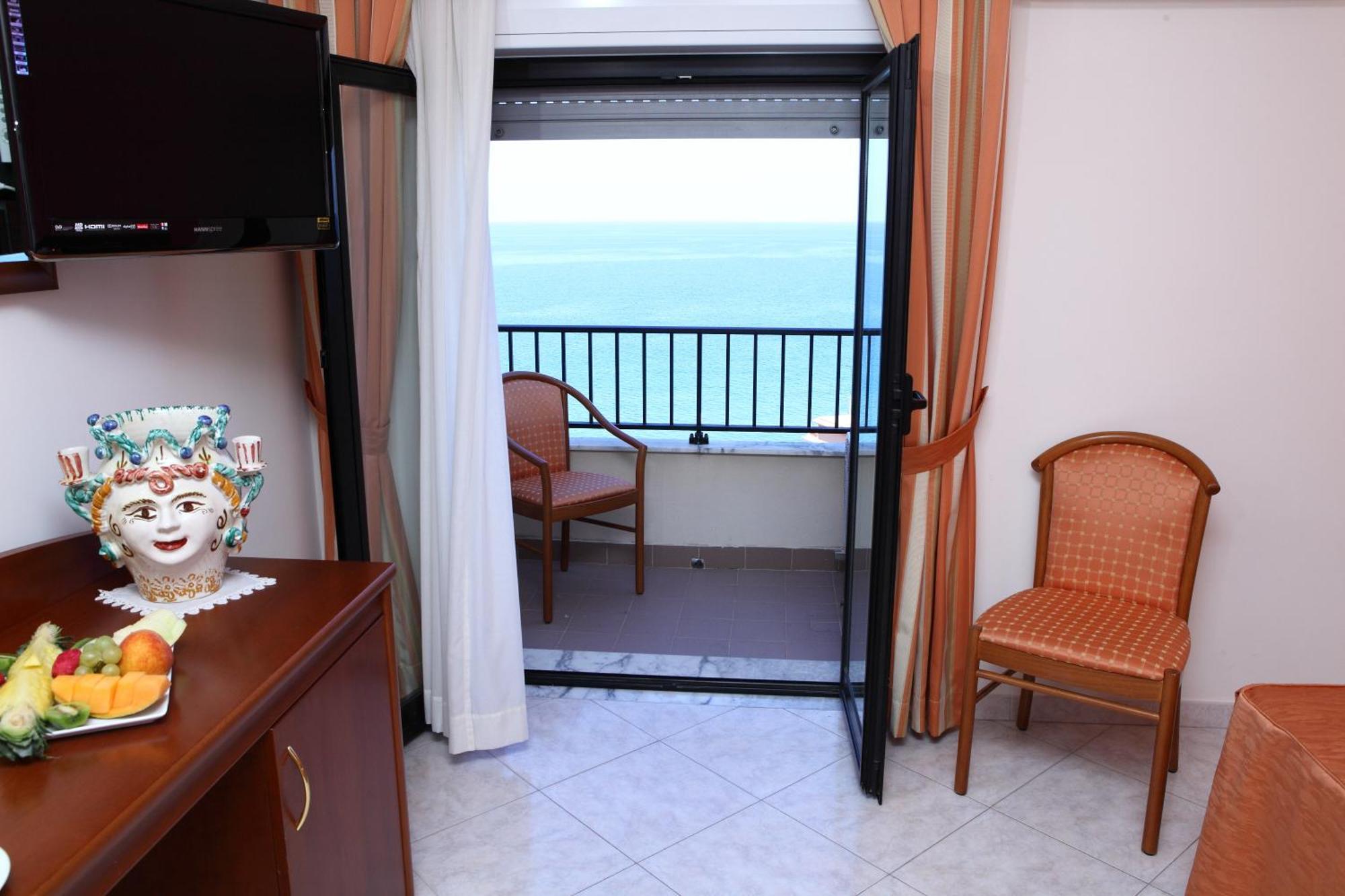 Hotel Za Maria Santo Stefano di Camastra Rum bild