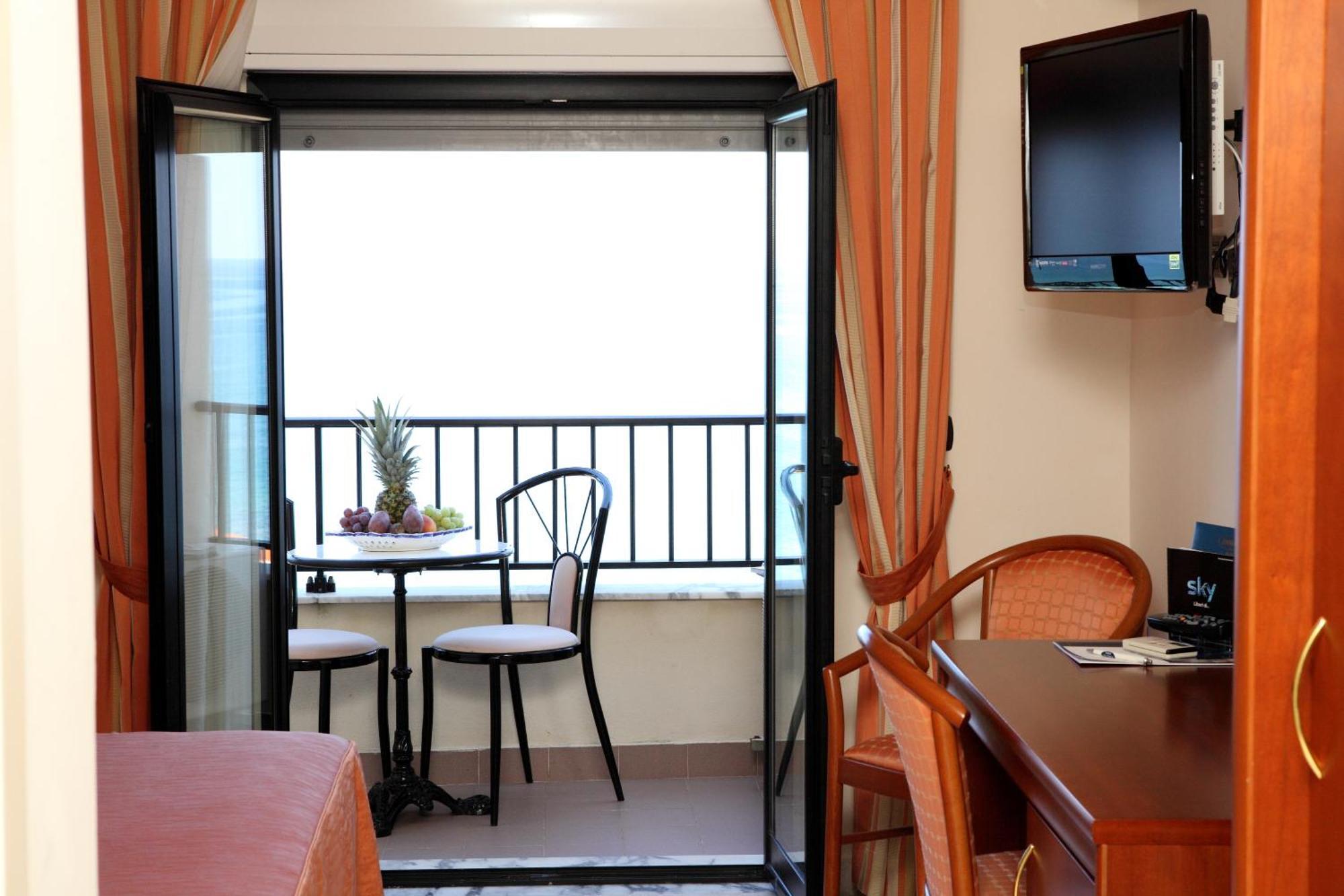 Hotel Za Maria Santo Stefano di Camastra Rum bild