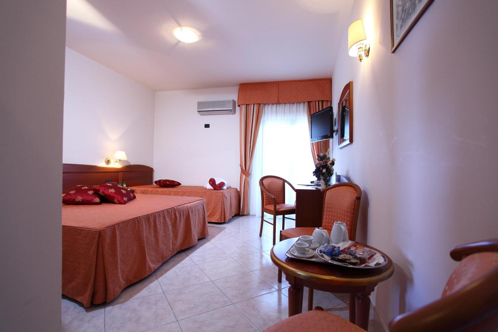 Hotel Za Maria Santo Stefano di Camastra Rum bild