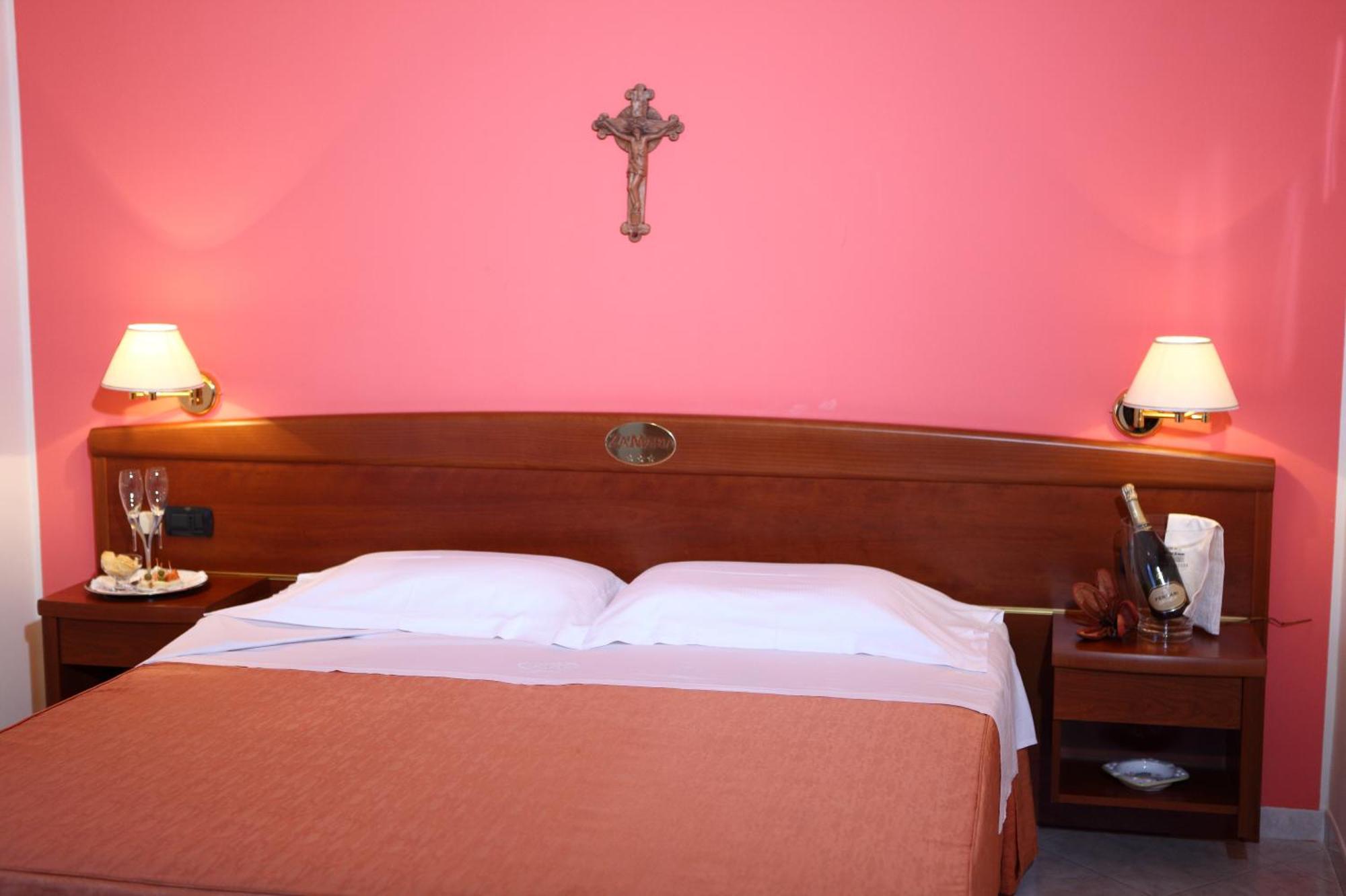 Hotel Za Maria Santo Stefano di Camastra Rum bild