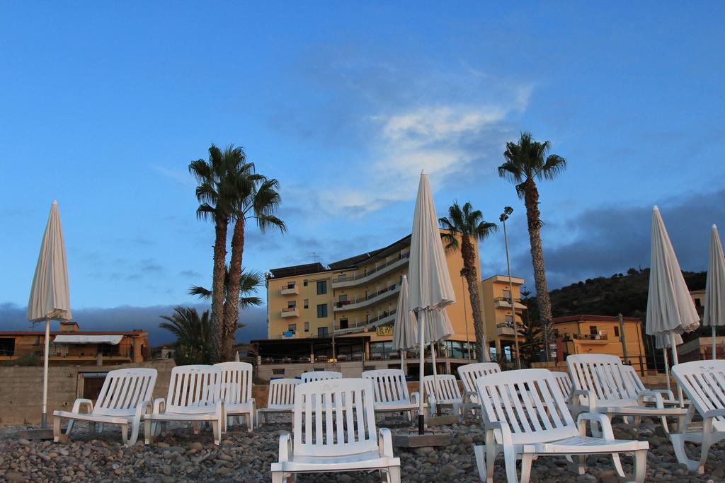 Hotel Za Maria Santo Stefano di Camastra Exteriör bild