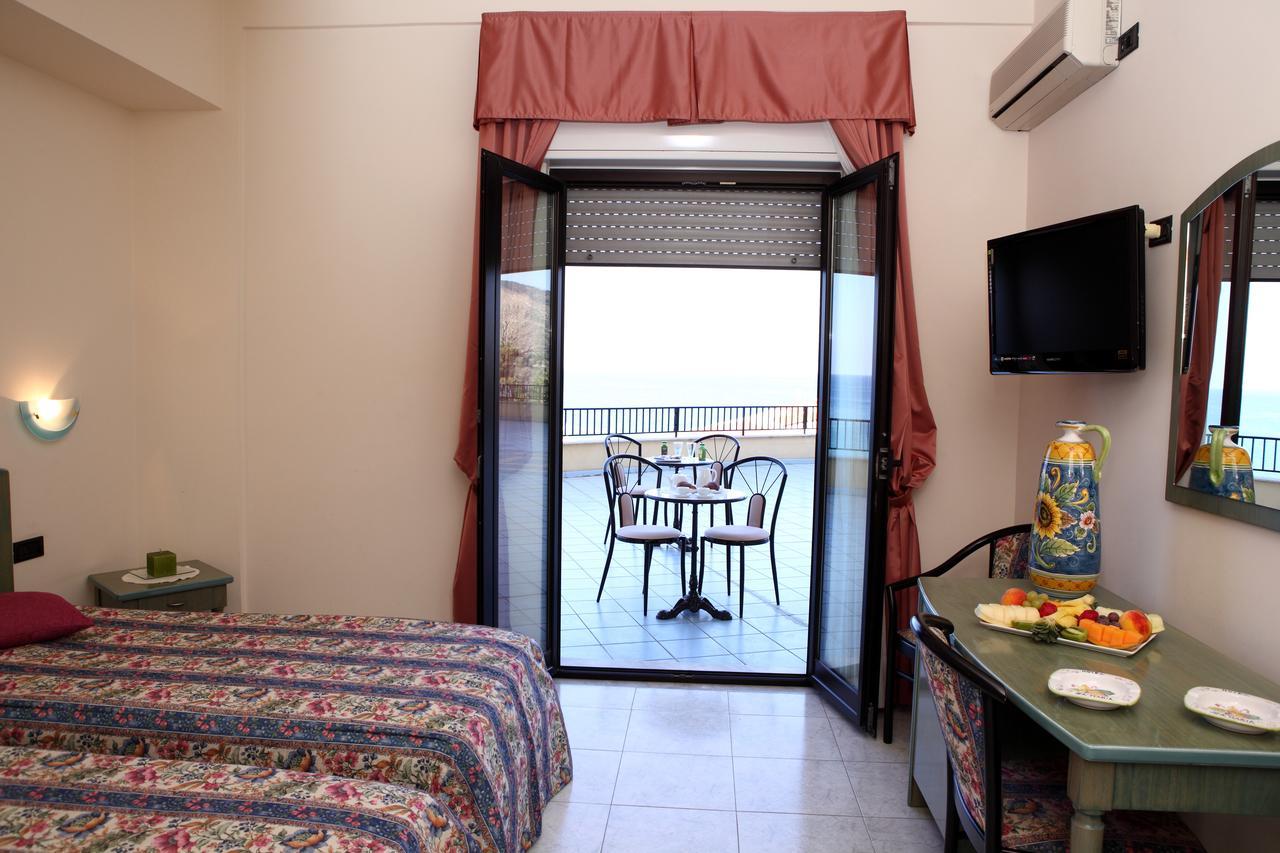 Hotel Za Maria Santo Stefano di Camastra Exteriör bild