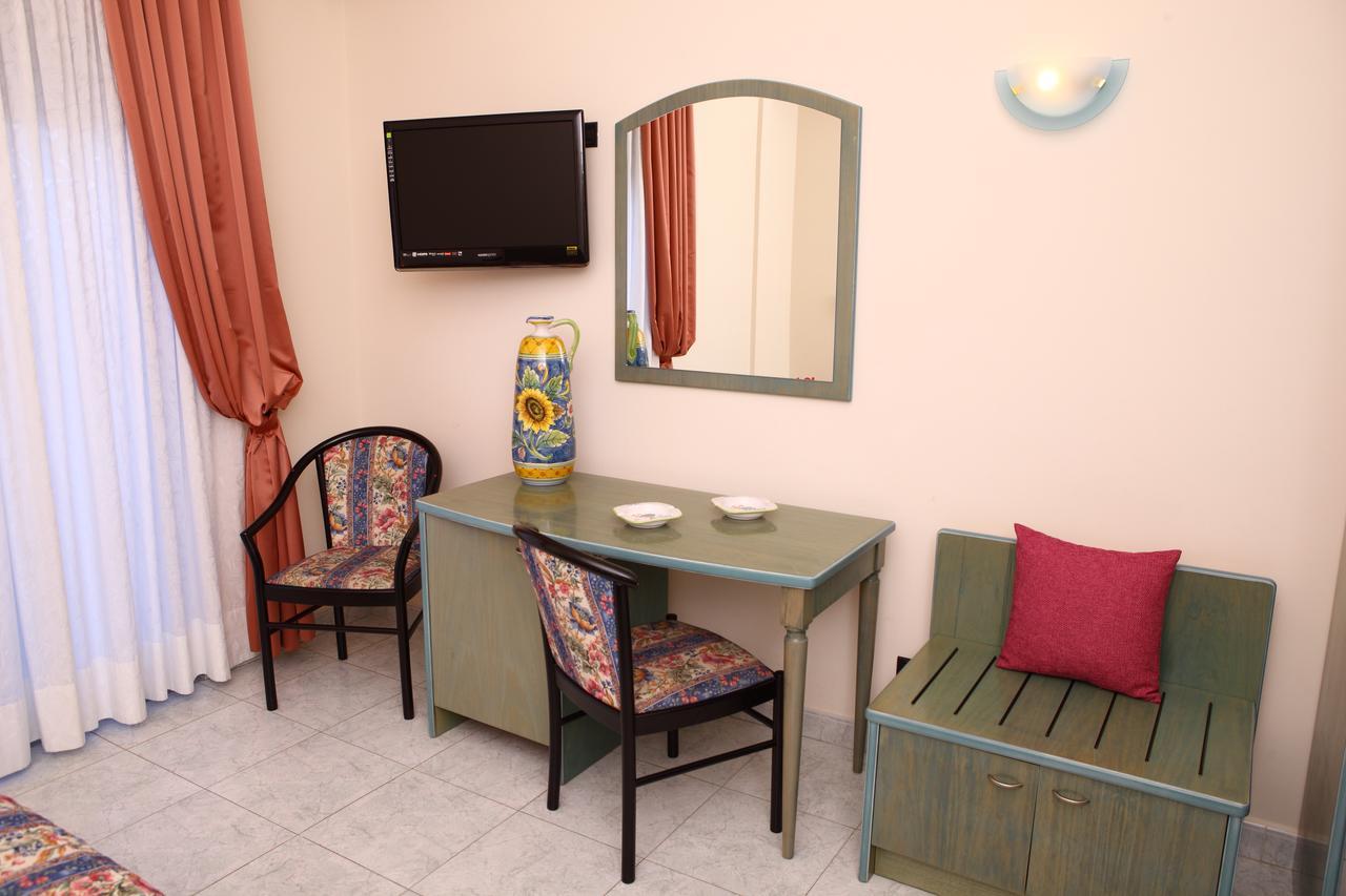 Hotel Za Maria Santo Stefano di Camastra Exteriör bild