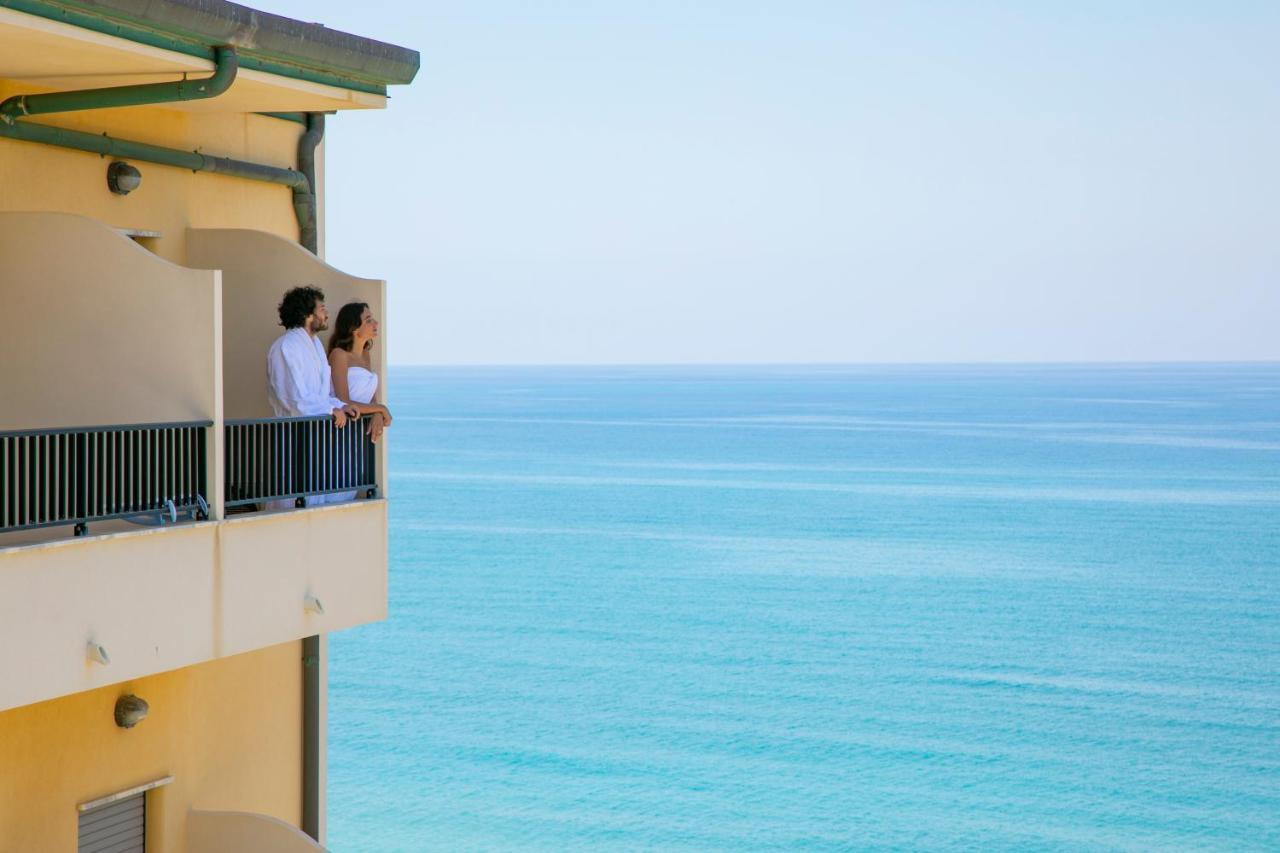 Hotel Za Maria Santo Stefano di Camastra Exteriör bild